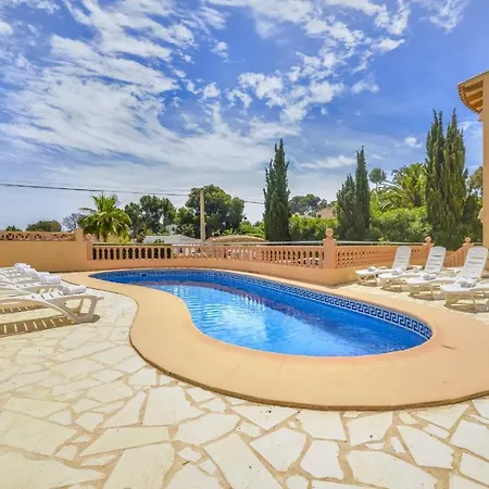 Navacerrada - Plusholidays テウラーダ